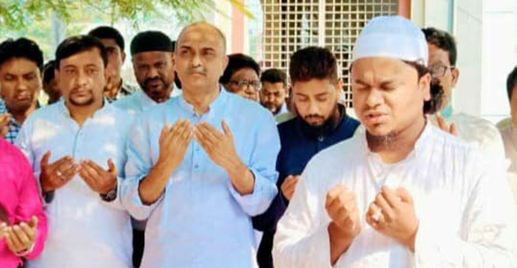 আওয়ামী লীগ নেতার কবর জিয়ারত করলেন বিএনপির প্রার্থী