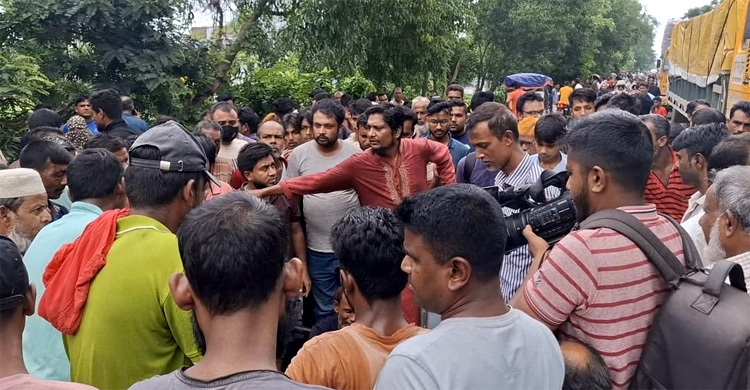 কুষ্টিয়ায় চালককে হত্যা করে ইজিবাইক ছিনতাই, মহাসড়ক অবরোধ