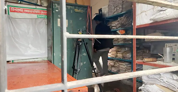 কুষ্টিয়ায় নির্বাচন অফিসে আগুন