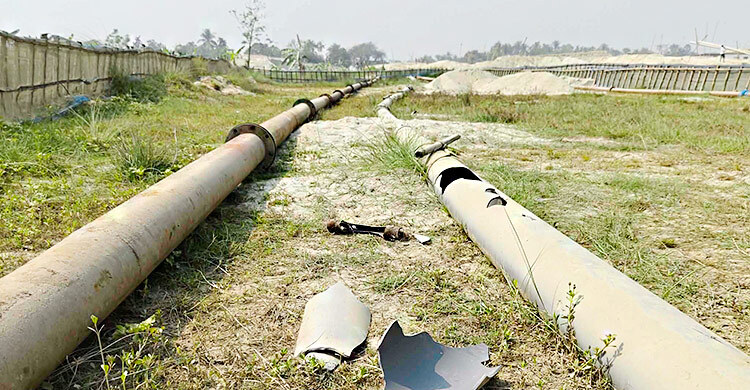 বিএনপিকর্মীর বালুঘাটে ভাঙচুর-লুটপাট আওয়ামী লীগ নেতার