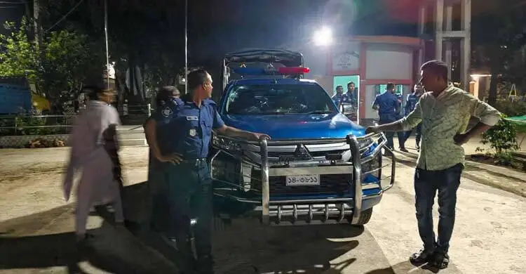 কুষ্টিয়ায় ওসির গাড়ি ভাঙলো এমপির স্বজনরা