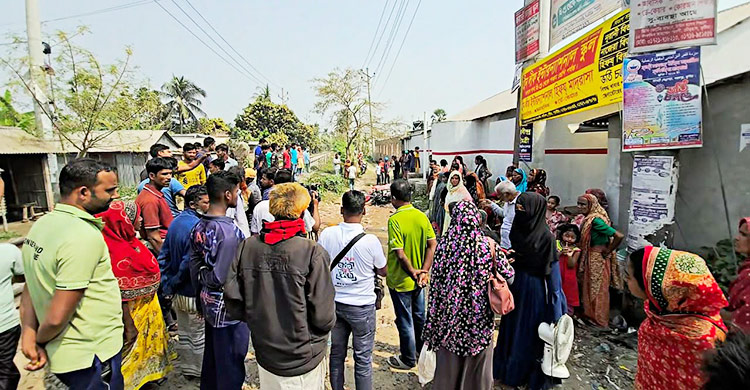 অরক্ষিত রেলক্রসিংয়ে ট্রেনের ধাক্কায় মোটরসাইকেল আরোহী নিহত