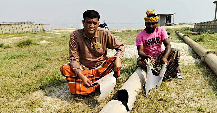 বিএনপিকর্মীর বালুঘাটে ভাঙচুর-লুটপাট আওয়ামী লীগ নেতার