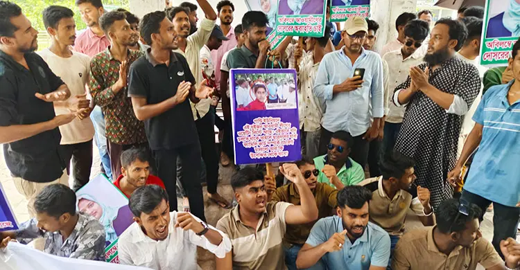 শুমারিতে ছাত্রদল নেতাকর্মীদের নিয়োগের দাবিতে ইউএনও কার্যালয় ঘেরাও
