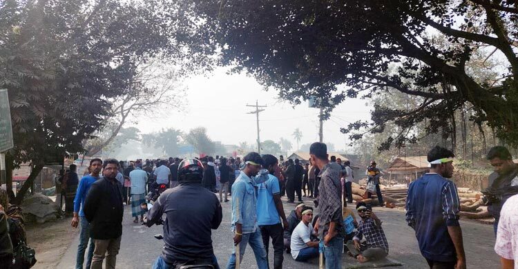 থানার দাবিতে কুষ্টিয়া-ঝিনাইদহ মহাসড়ক অবরোধ