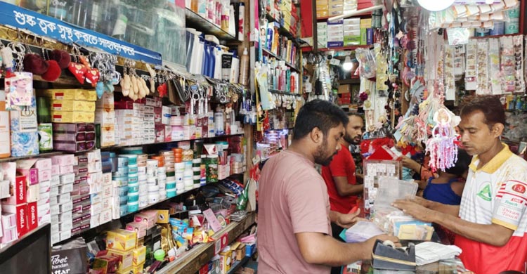 কালের বিবর্তনে হারাতে বসেছে ঈদকার্ড