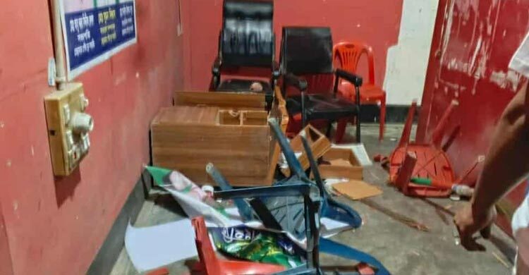 বিএনপি নেত্রীকে অশালীন সম্বোধন জাপা নেতার, ঝাড়ু মিছিল-অফিস ভাঙচুর