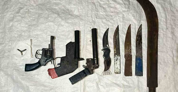 রাজমিস্ত্রির বাড়ি থেকে ওয়ানশুটার গানসহ দুই পিস্তল উদ্ধার