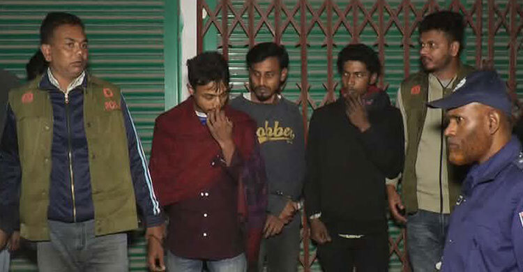 কুষ্টিয়ায় যৌথবাহিনীর অভিযানে আটক ৫