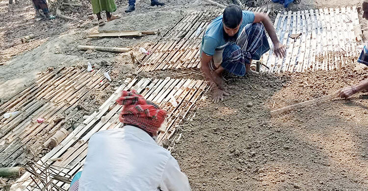 একসঙ্গে বেড়ে ওঠা, পাশাপাশি কবরে শায়িত হলো তিন বন্ধু