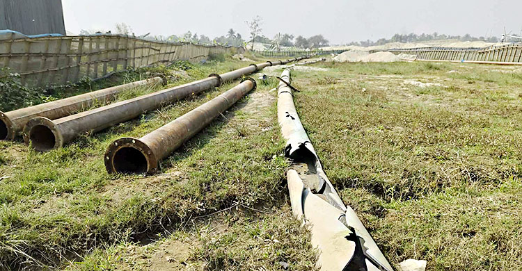 বিএনপিকর্মীর বালুঘাটে ভাঙচুর-লুটপাট আওয়ামী লীগ নেতার
