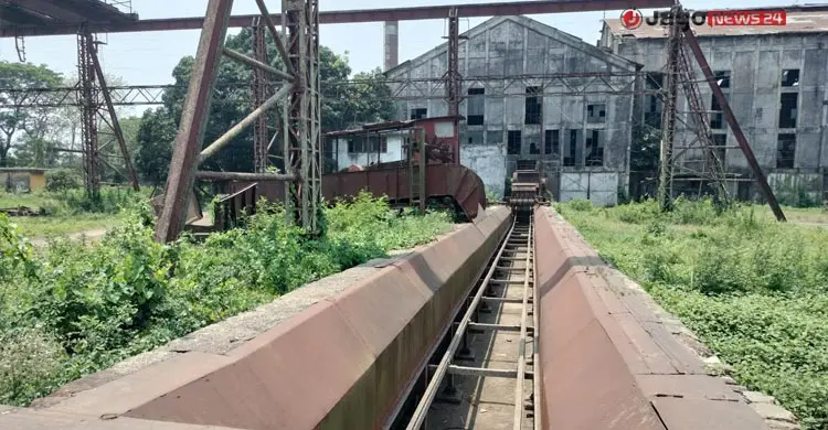 বন্ধ চিনিকলে খোশগল্পে কাটে সময়, নষ্ট হচ্ছে শত কোটির যন্ত্রপাতি