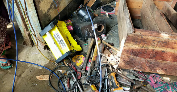 কিশোরীর আত্মহত্যাচেষ্টা, প্রেমিকের দোকানে ভাঙচুর স্বজনদের