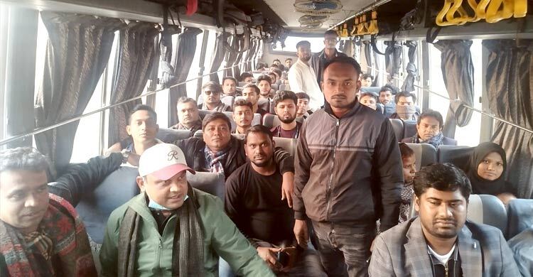 বিশ্ববিদ্যালয়ের বাসে ঢাকার পথে ইবি শাখা ছাত্রদল