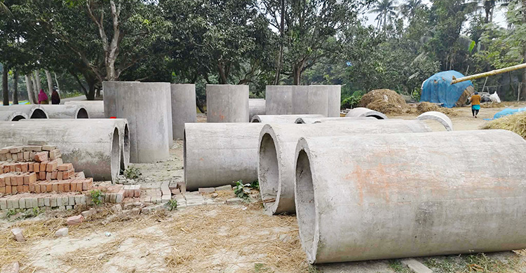 সরকারি খাল বন্ধ করে পাইপ কালভার্ট নির্মাণের অভিযোগ