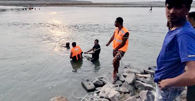 বন্ধুদের সঙ্গে গড়াই নদে নেমে ঢাবি ছাত্র নিখোঁজ