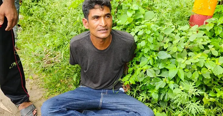বাসের সুপারভাইজারের কাছে মিললো ৬ হাজার ইয়াবা
