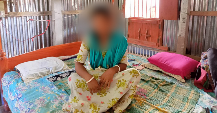 বের করে দিয়েছেন স্বামী, বিয়ের দাবিতে দেবরের ঘরে গৃহবধূ