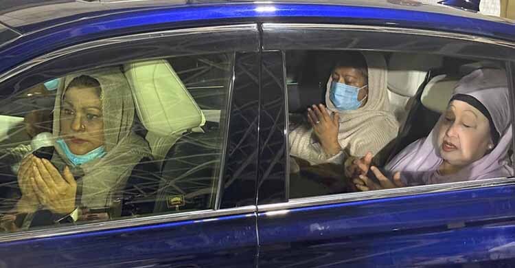 Khaleda makes unannounced midnight visit to Zia’s gravesite
