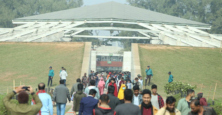 Tears, prayers and silent tributes as people flock to Khaleda’s grave