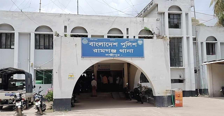 চোখে মরিচের গুঁড়া-হাতে ছুরিকাঘাত করে রিকশা নিয়ে উধাও