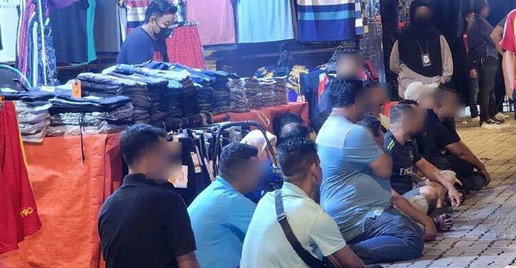 মালয়েশিয়ায় বিশেষ অভিযানে ২১ বাংলাদেশিসহ গ্রেফতার ৩৮