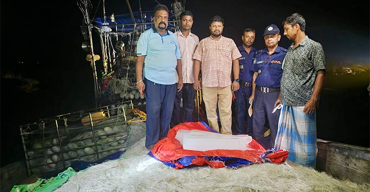 ট্রাকবোঝাই বরফ এনে ইলিশ ধরার প্রস্তুতি, অভিযানে জব্দ