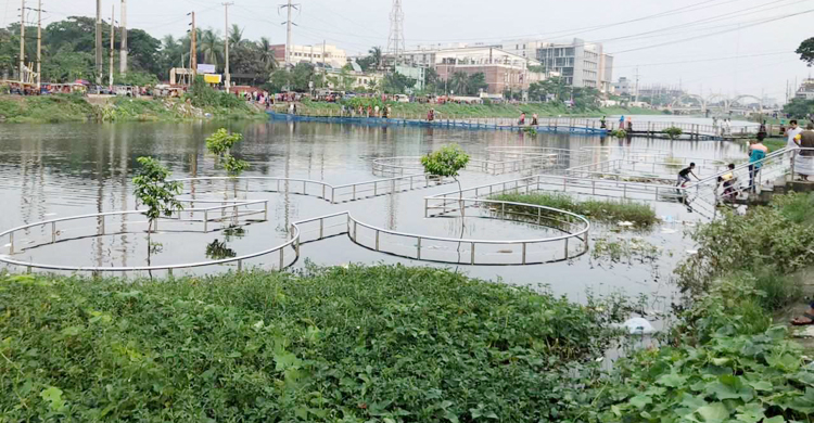টানা বৃষ্টিতে ডুবে গেলো সিদ্ধিরগঞ্জ লেক