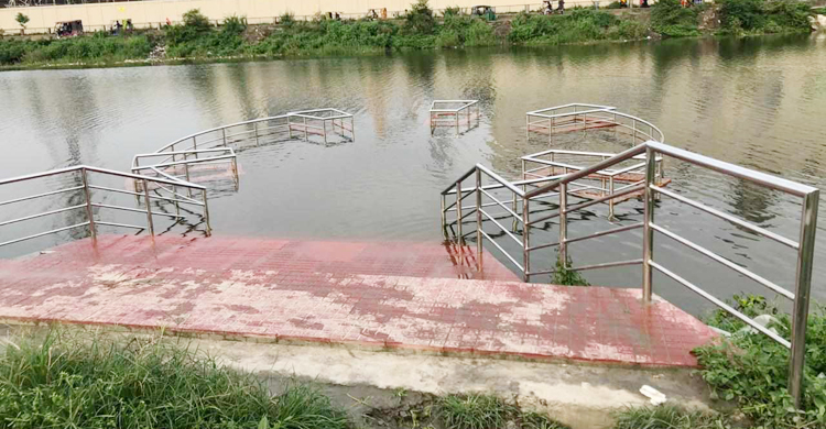 টানা বৃষ্টিতে ডুবে গেলো সিদ্ধিরগঞ্জ লেক