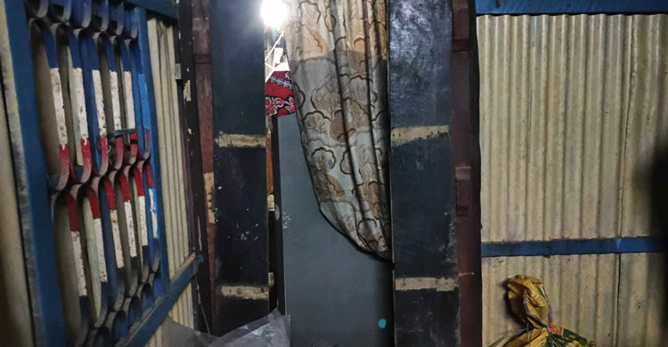 প্রবাসীর পরিবারে ডাকাতদলের হানা, ৭ ভরি সোনা লুট