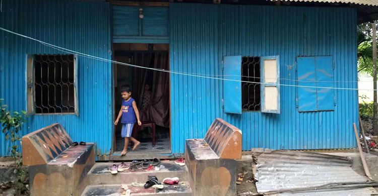 প্রবাসীর পরিবারে ডাকাতদলের হানা, ৭ ভরি সোনা লুট