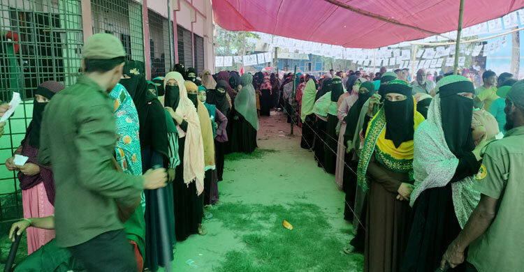 ১৩ বছর পর ভোট পেয়ে উৎসব আমেজে কেন্দ্রে ভোটাররা