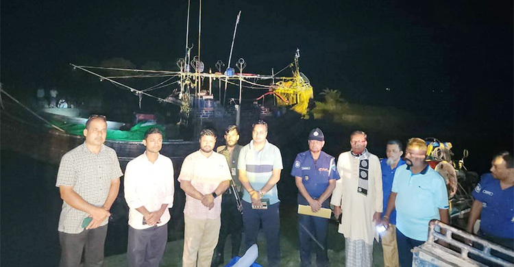 ট্রাকবোঝাই বরফ এনে ইলিশ ধরার প্রস্তুতি, অভিযানে জব্দ