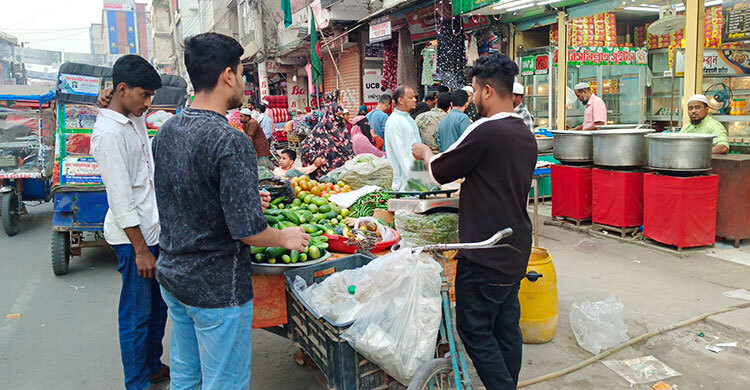 দামের বাগড়ায় বাজারের তালিকায় কাটছাঁট