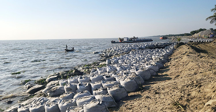 লক্ষ্মীপুরে ৩১০০ কোটি টাকার বাঁধ প্রকল্প বাস্তবায়নের দাবি
