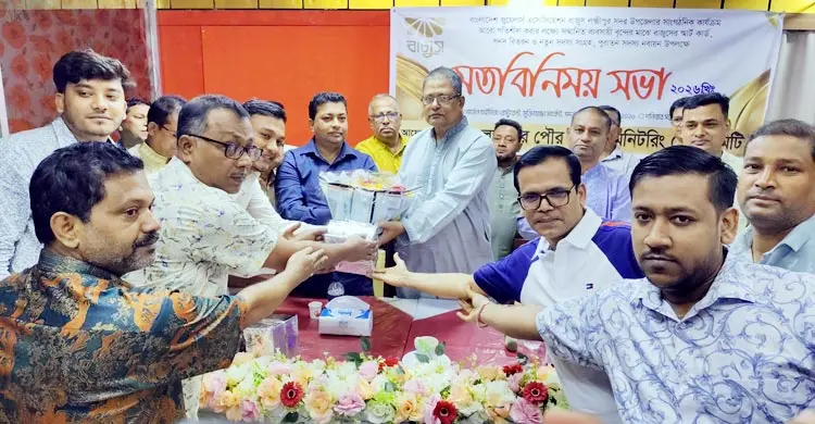 লক্ষ্মীপুরে স্মার্টকার্ড পেলেন সোনা ব্যবসায়ীরা