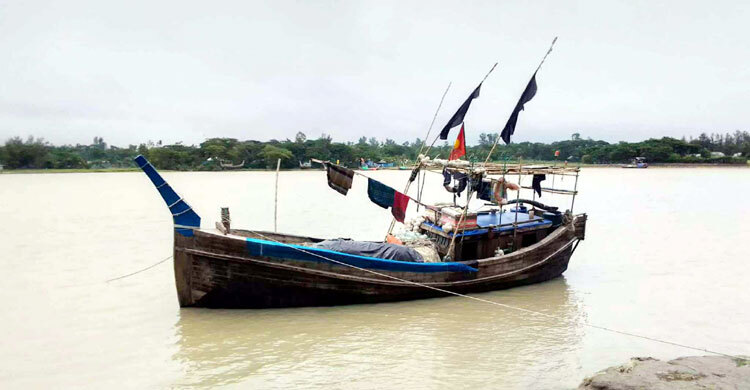 নৌকায় সিলিন্ডার বিস্ফোরণে দগ্ধ ৪ জেলে