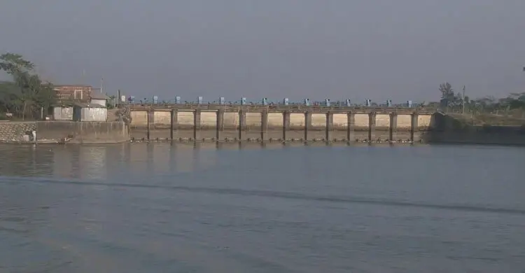 ফুটবল কুড়াতে গিয়ে মেঘনায় তলিয়ে গেলেন যুবক