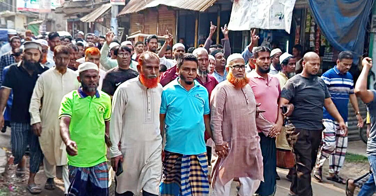 ইউপি চেয়ারম্যানকে বের করে কার্যালয়ে তালা ছাত্রদলের