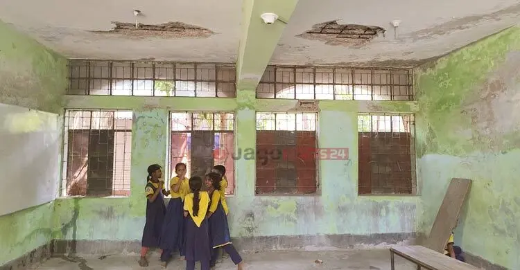 জীর্ণ ভবনে পাঠদান, ঝুঁকিতে ২৫ হাজার শিক্ষার্থী