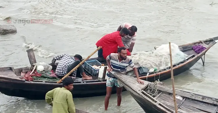 ১৫ মোড়লের দাপটে ফিকে মেঘনায় নিষেধাজ্ঞা-অভিযান