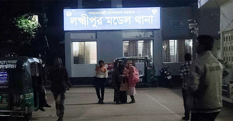 লক্ষ্মীপুরে বাবার দায়ের কোপে প্রাণ গেলো ৫ বছরের শিশুর