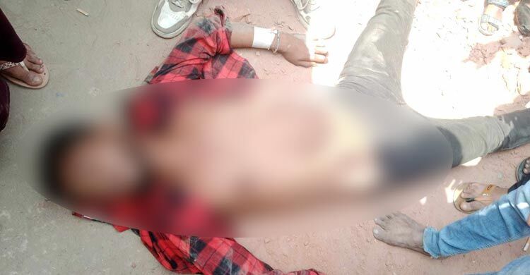 বিষপানে হাসপাতালে চিকিৎসাধীন যুবককে মারলেন কর্মচারী
