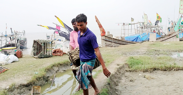 ‘পাঁচ মাস ইলিশ ধরেছি, নিষেধাজ্ঞায় নদীতে যাবো না’