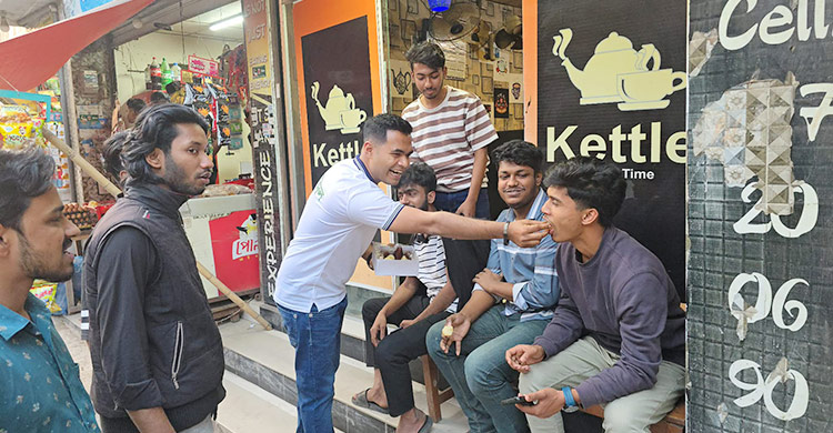 এ্যানি মন্ত্রী হওয়ায় লক্ষ্মীপুরে নেতাকর্মীদের উল্লাস, মিষ্টি বিতরণ