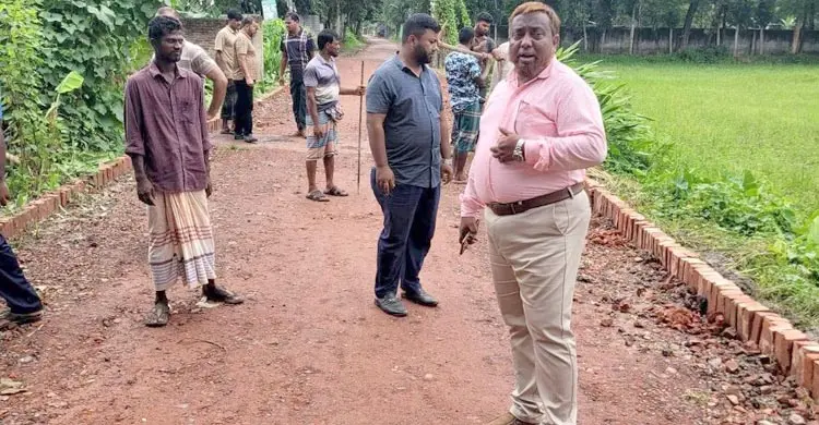 সড়ক সংস্কারে নিম্নমানের সামগ্রী ব্যবহার, ৪ কর্মকর্তাকে শোকজ