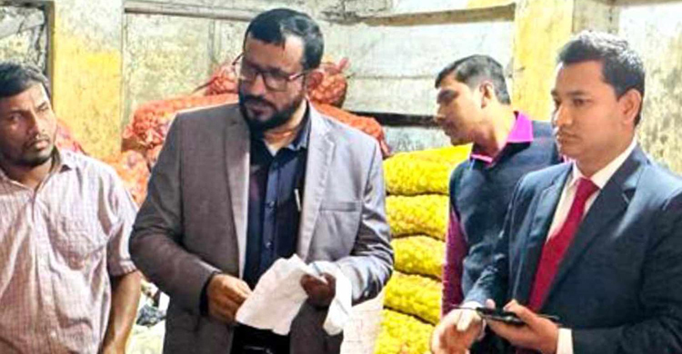 মূল্যতালিকা না থাকায় লক্ষ্মীপুরে ৪ দোকানির জরিমানা