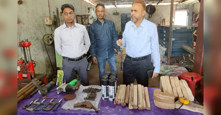 লক্ষ্মীপুরে ওয়ার্কশপের আড়ালে তৈরি করা হতো আগ্নেয়াস্ত্র