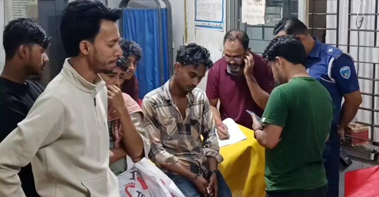 ঝড়ে সড়কে ভেঙে পড়া গাছে ধাক্কা লেগে মোটরসাইকেল আরোহীর মৃত্যু