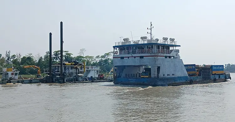 লক্ষ্মীপুর-ভোলা নৌরুটে ফেরি চলাচল বন্ধ